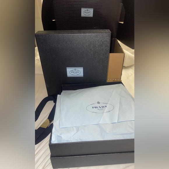 Rare find : PRADA CRYSTAL RE-EDITION 2000 SHOULDER BAG - NWT - Picture 9 of 11